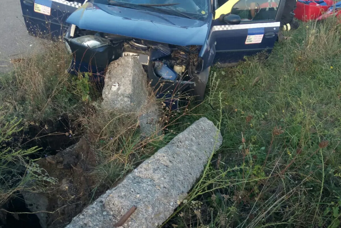 A făcut infarct la volan și a intrat cu mașina într-un cap de pod