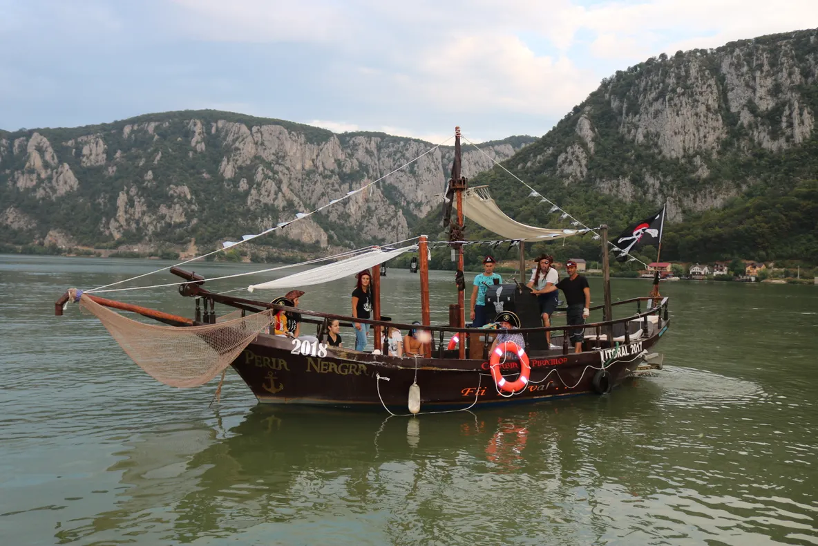 FOTO Corabia de pirați din Clisura Dunării, care uimește turiștii