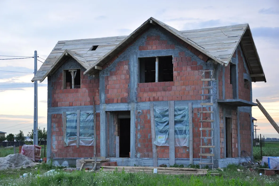 În Mehedinți se construiește în draci. Cu cât a crescut numărul de autorizații