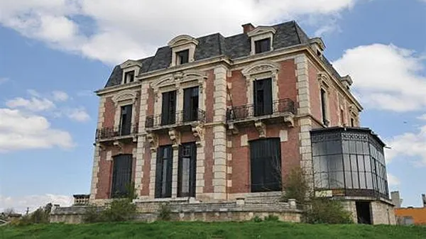 CASTELUL PLEȘA POATE FI RESTAURAT