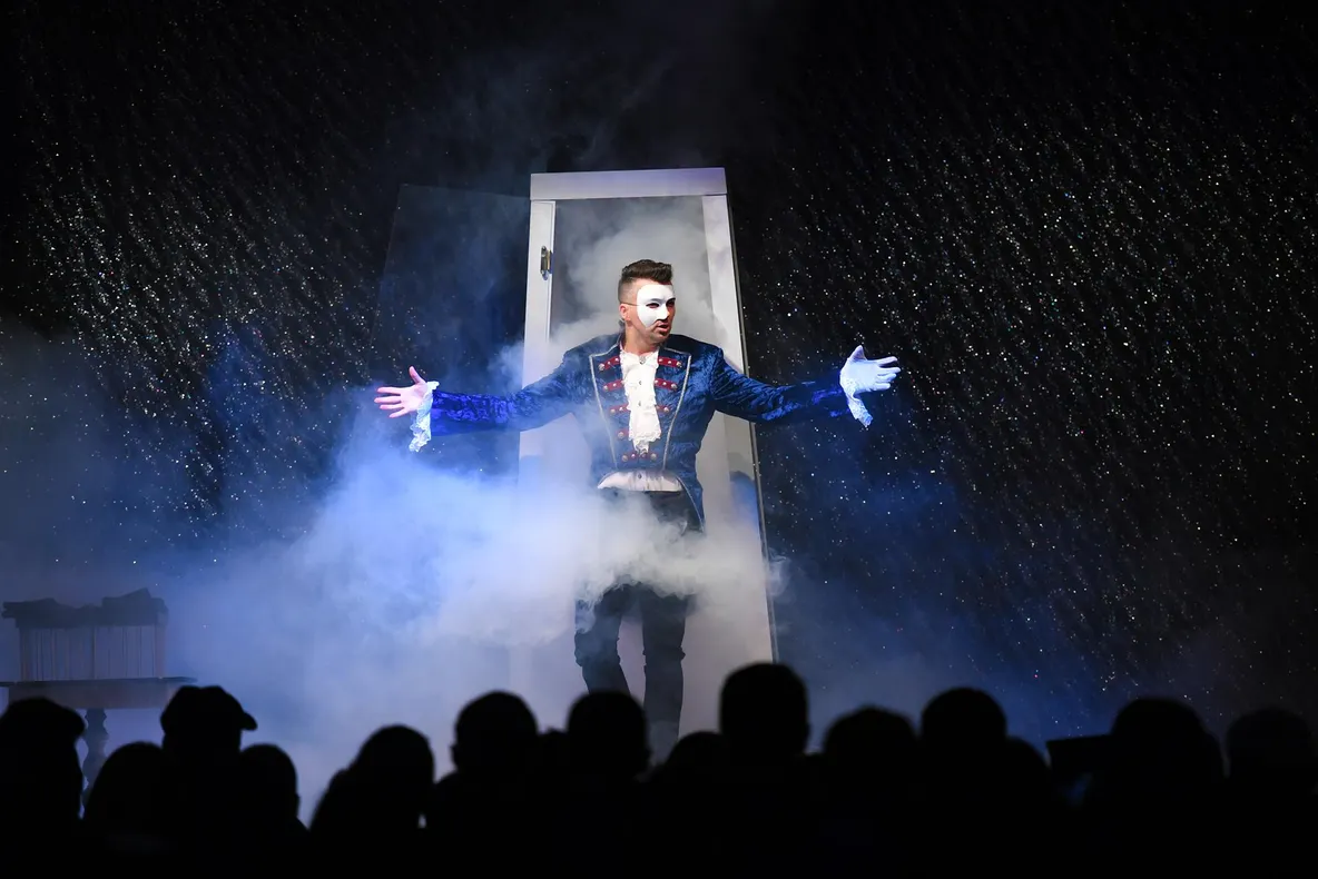 Spectacol pentru copii cu magicianul Lorenzo-Cristian