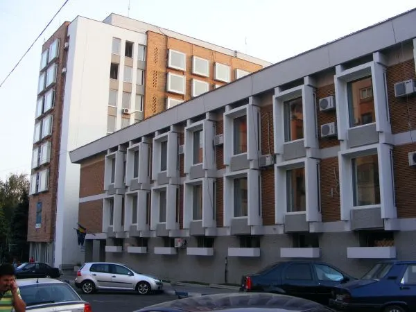 Cum se comportă funcționarii publici ai Prefecturii Mehedinți cu jurnaliștii care cer să fie acreditați pentru referendum