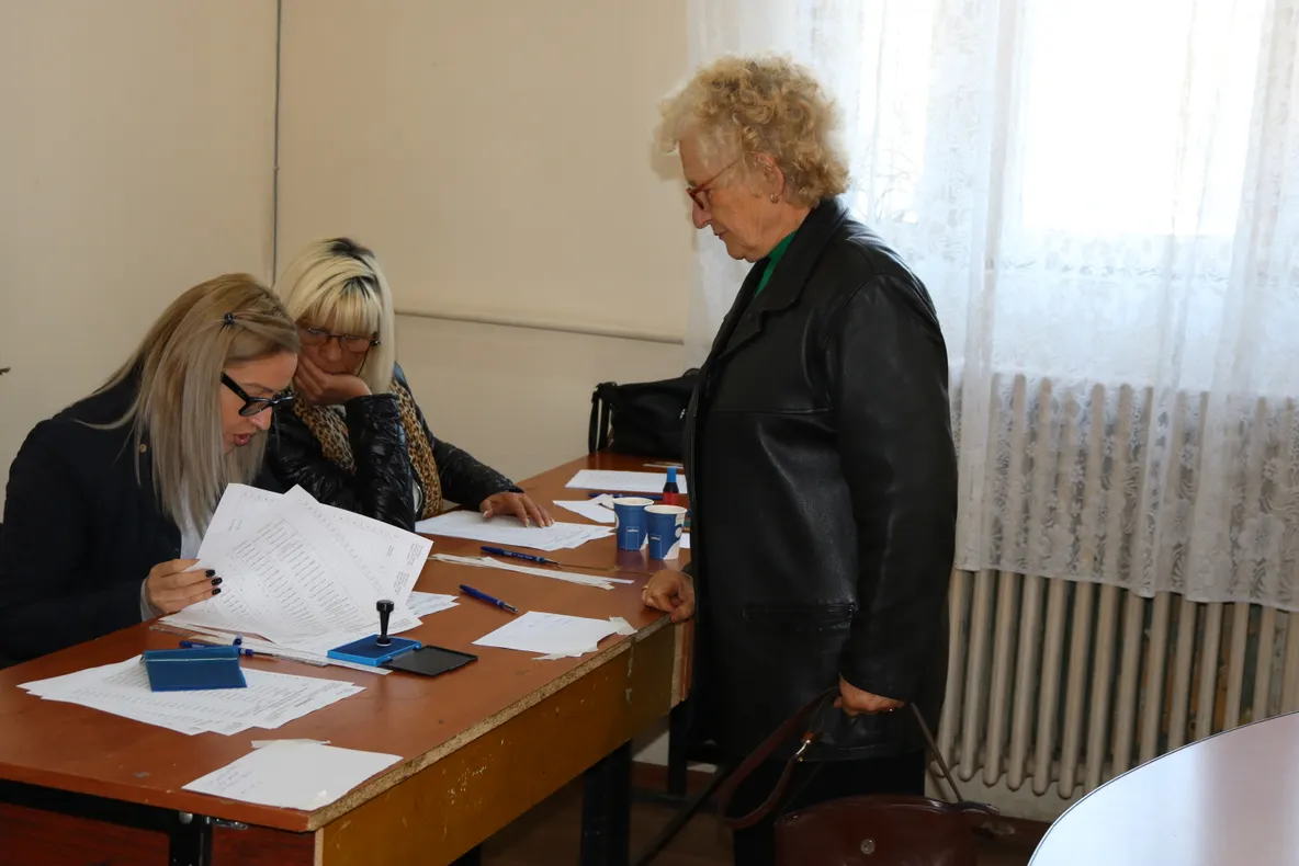 Bate vântul prin secțiile de votare din Turnu Severin