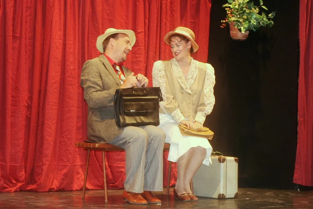 “Nuntă cu navetiști", o comedie spumoasă pe scena Teatrului din Turnu Severin