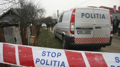 Doi bătrâni din Mehedinți tâlhăriți în propria locuință