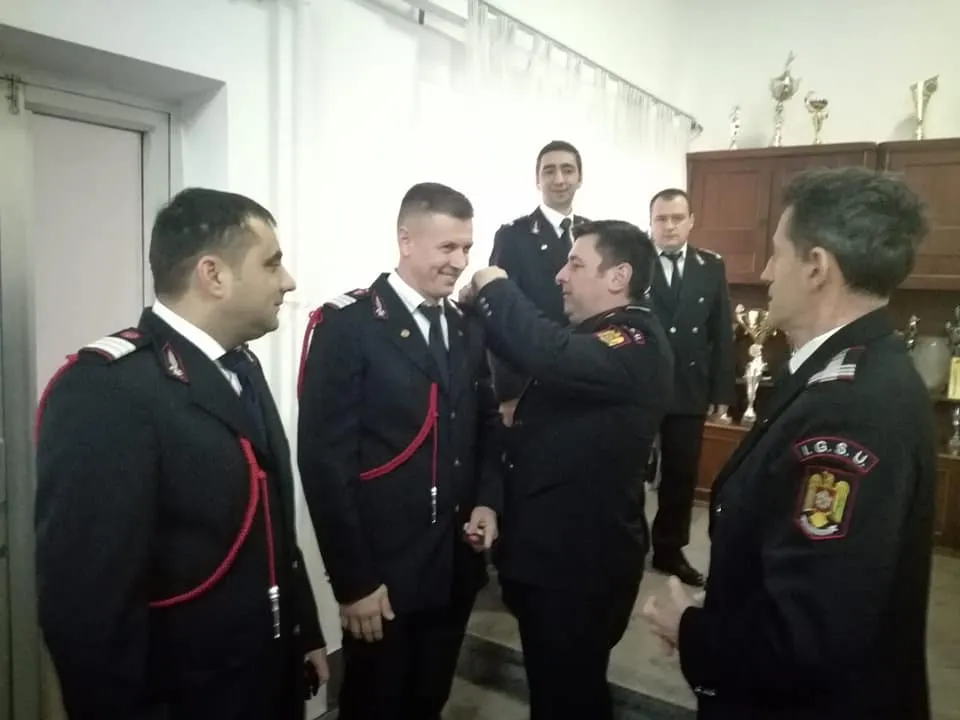 Doi scafandri mehedinţeni avansaţi în grad cu ocazia Zilei Unirii Principatelor Române. Au salvat două persoane