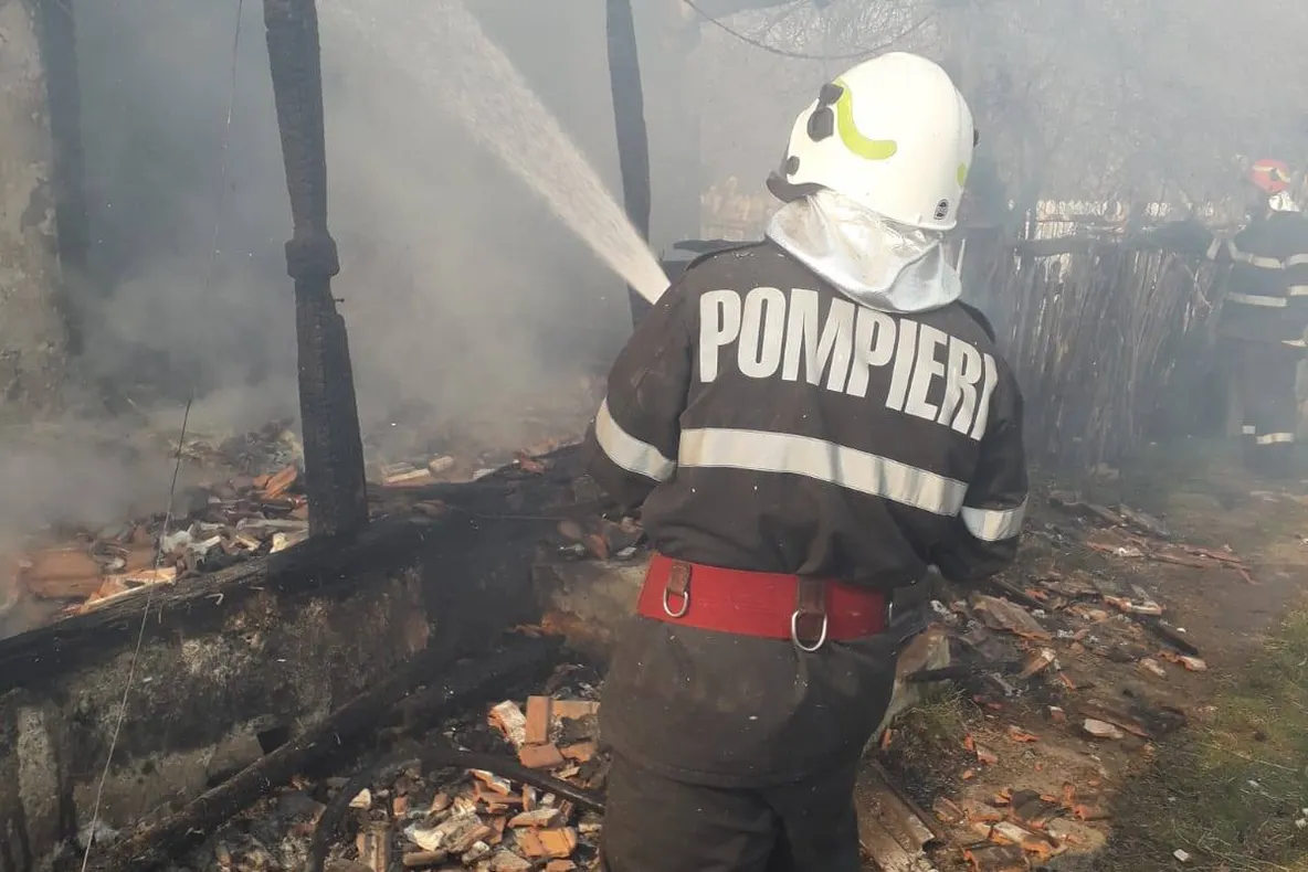 Tragedia de la Dănceu putea fi evitată. Incendiul a izbucnit din cauza coșului de fum deteriorat