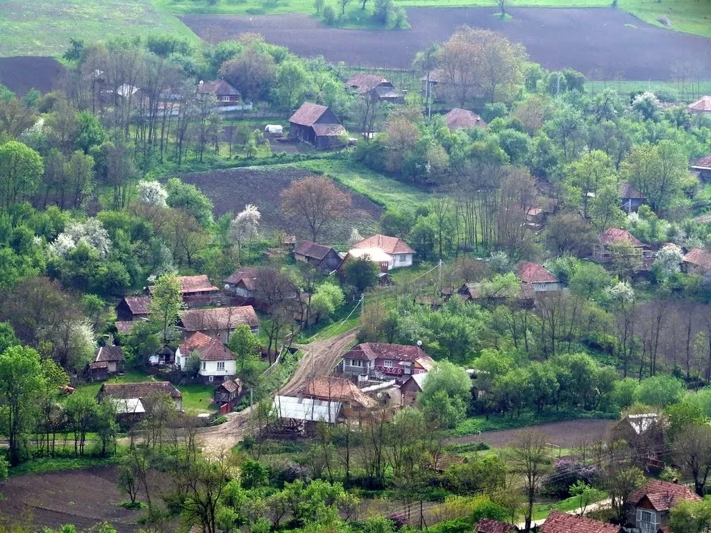BANI PENTRU DOTAREA GOSPODĂRIILOR IZOLATE DIN MEHEDINȚI, CU SISTEME FOTOVOLTAICE. Vezi aici, localitățile beneficiare!