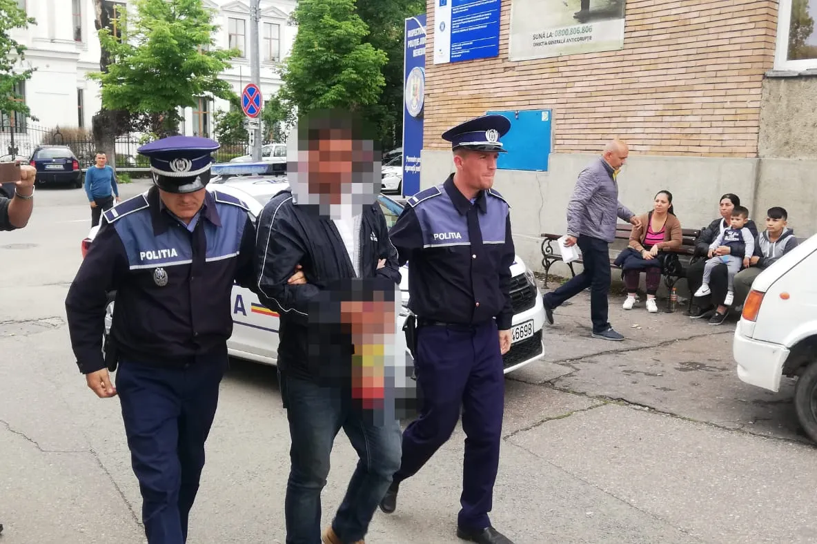 VIDEO Bărbat reținut 24 de ore pentru amenințare. Printre cei amenințați se numără și primarul comunei