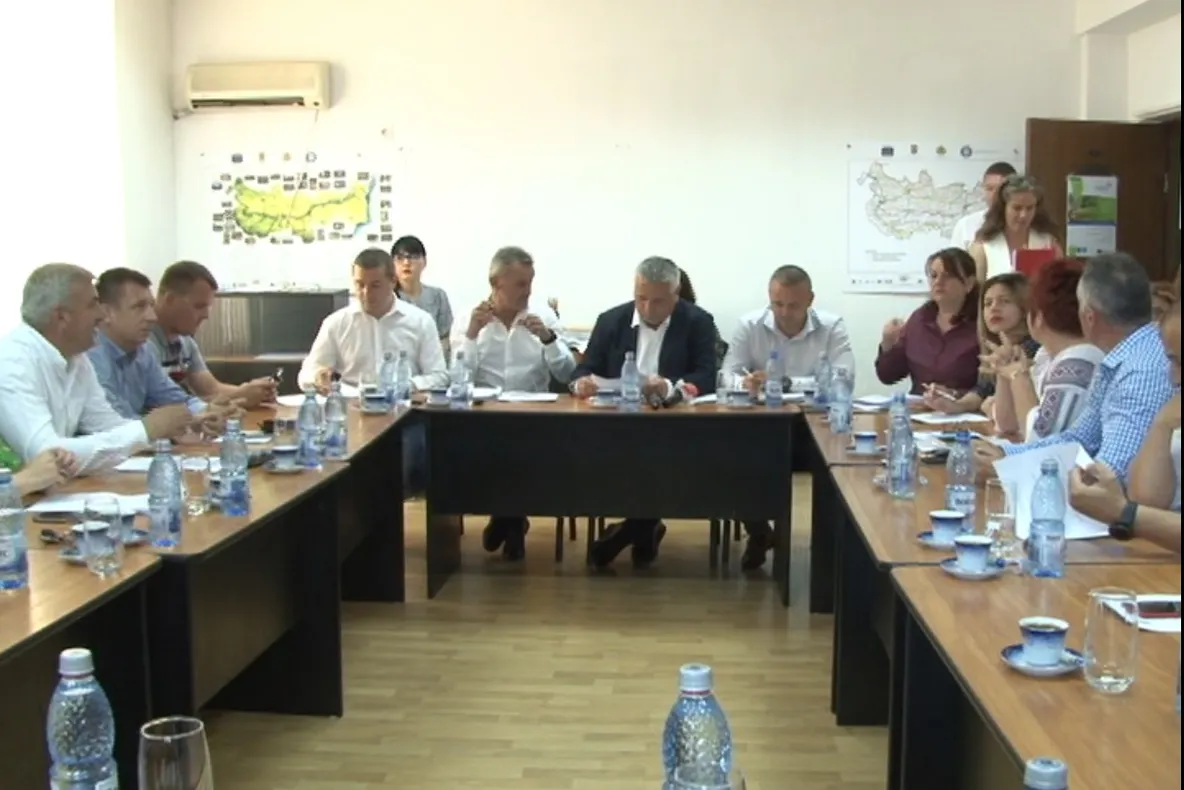 SEVERINUL ÎNCEARCĂ SĂ ÎNCURAJEAZE INVESTITORII