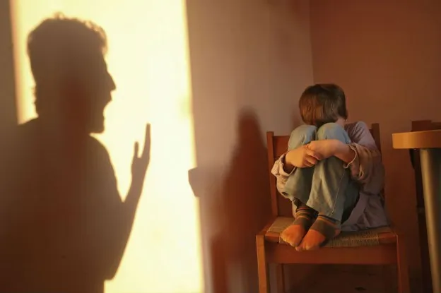 Sub aburii alcoolului a luat la bătaie clienții unui bar