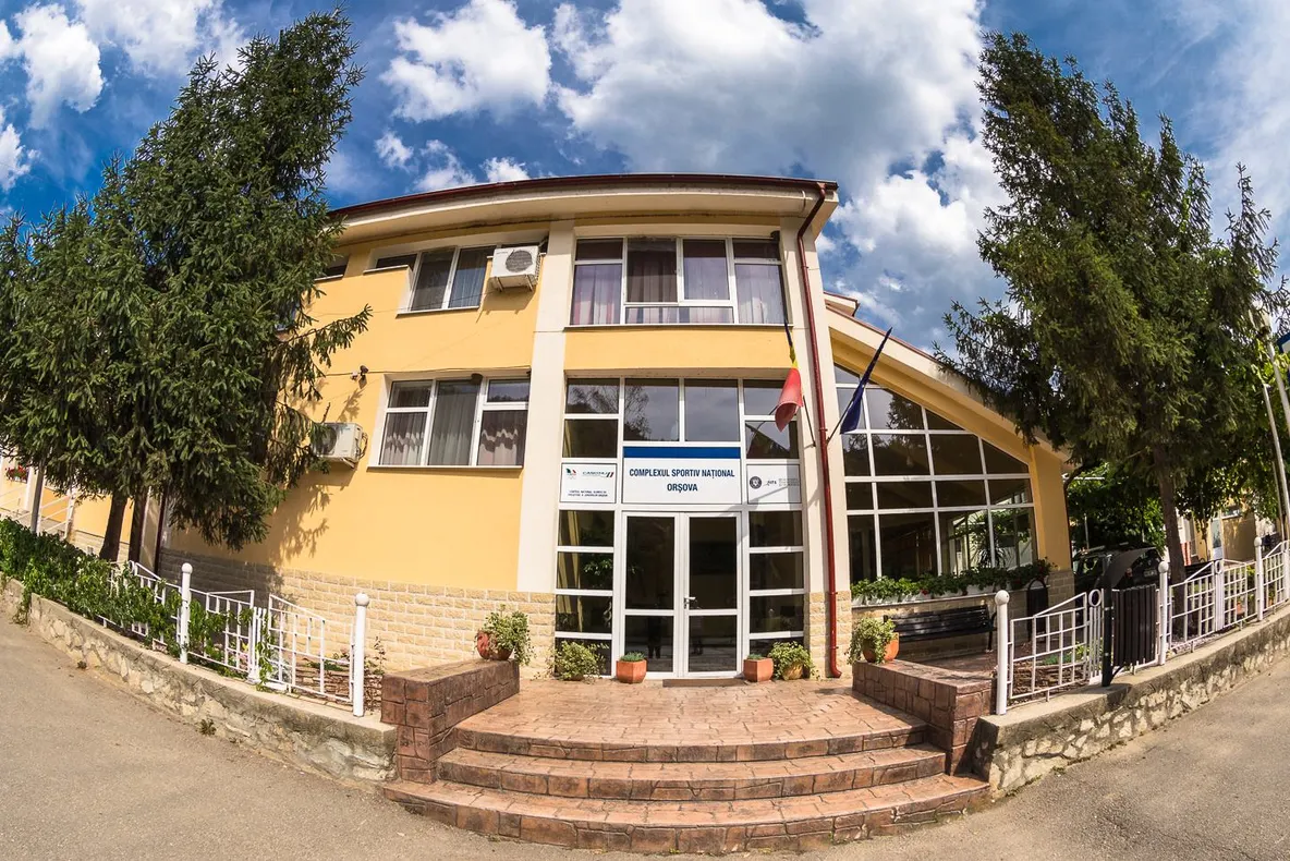 12 sportivi cazați la Complexul Național  Sportiv Orșova au ajuns la spital cu toxiinfecție alimentară