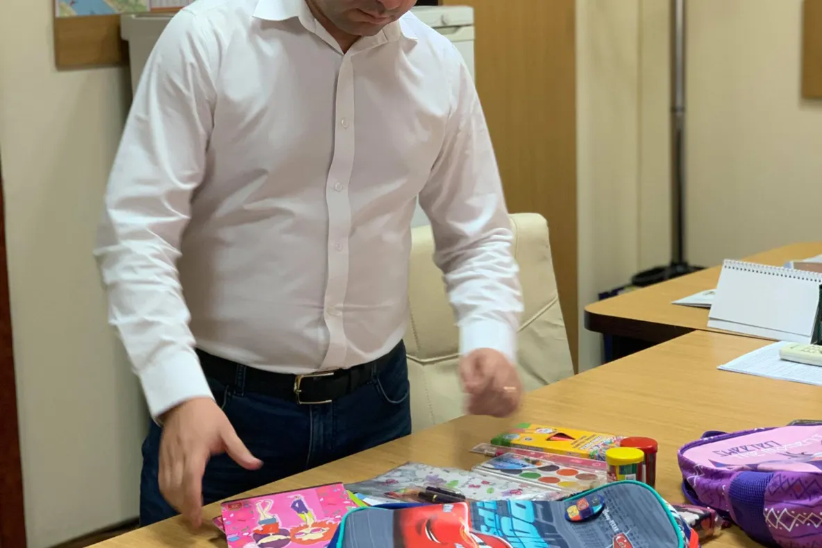 Aproape 800 de copii înscriși în clasa pregătitoare vor primi un ghiozdan