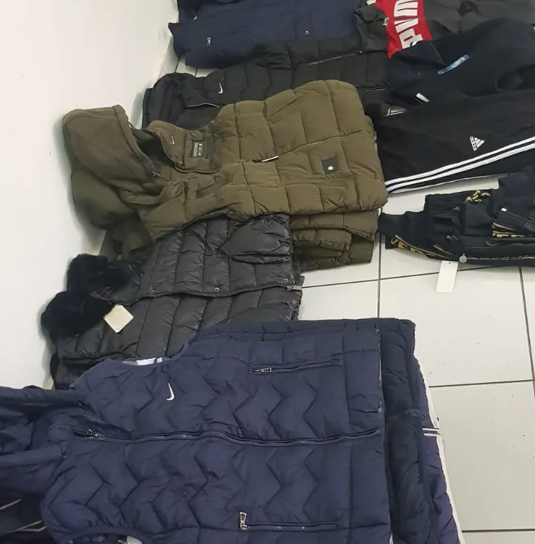 Marfă contrafăcută, confiscată de polițiștii de frontieră mehedințeni