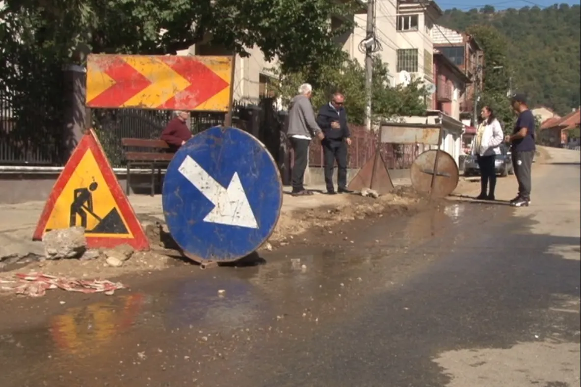 STRĂZILE DIN ORȘOVA, APE CURGĂTOARE