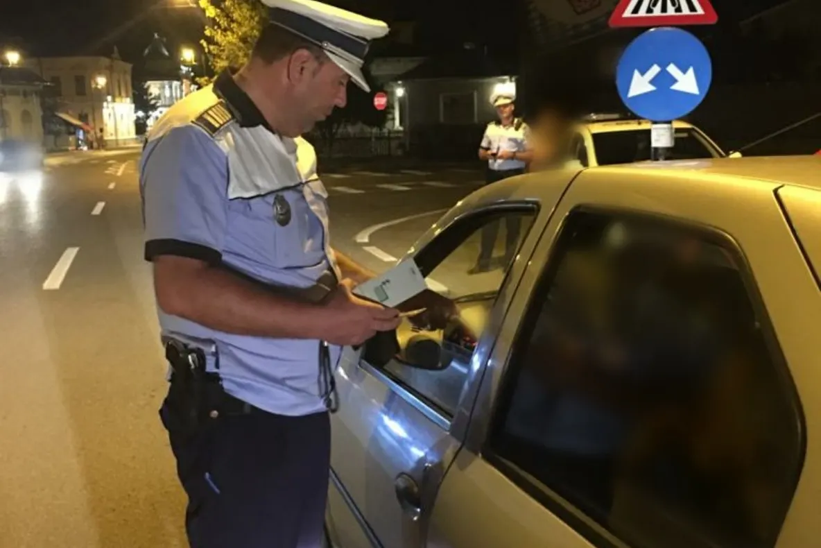 ȘOFER BĂUT, DROGAT ȘI CU CHEF DE SCANDAL