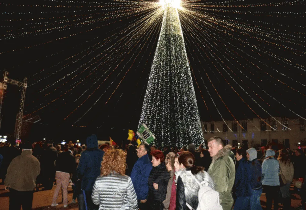 VIDEO S-au aprins luminile de sărbători în Drobeta Turnu Severin