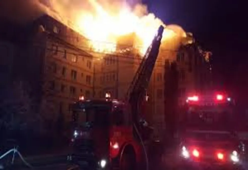 Circa 40 de persoane evacuate dintr-un bloc din Turnu Severin