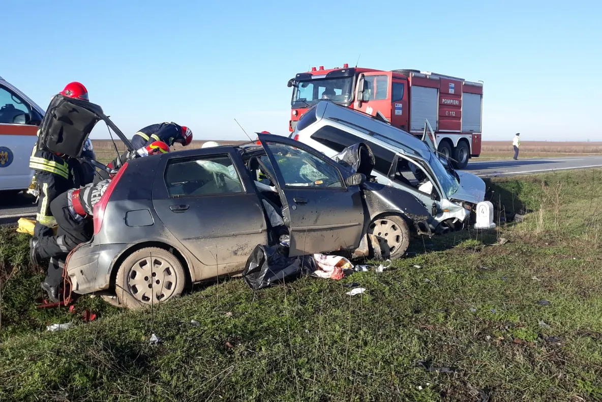 Femeie moartă în accident, pe DN 56A