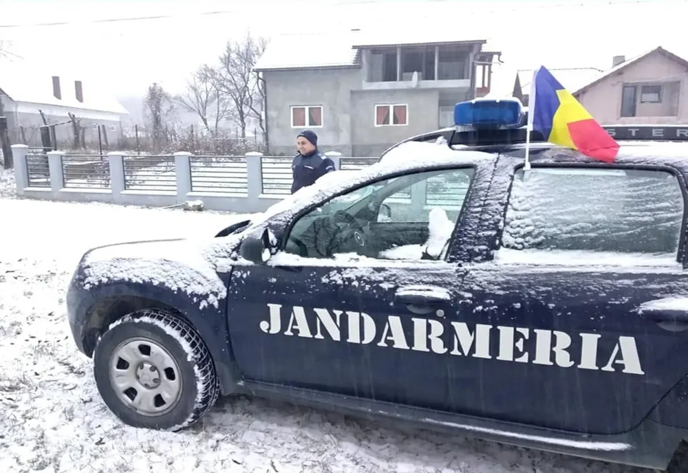 Jandarmii mehedințeni în mijlocul cetățenilor pentru sărbători de iarnă în siguranță