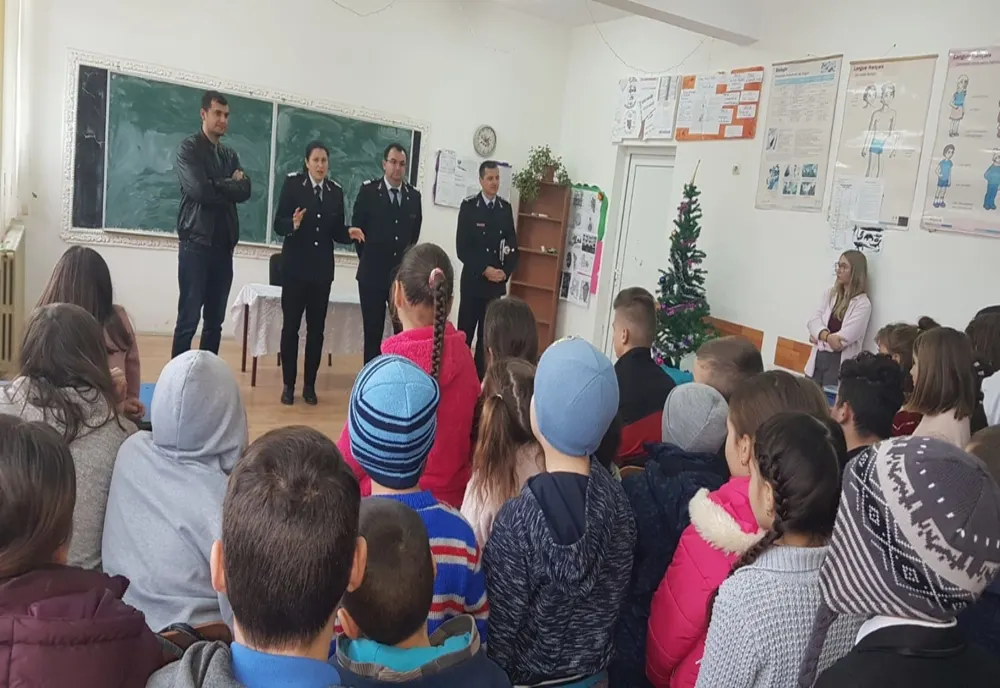Acţiuni de informare şi educare preventivă desfăşurate de ISU Mehedinţi în șase localităţi