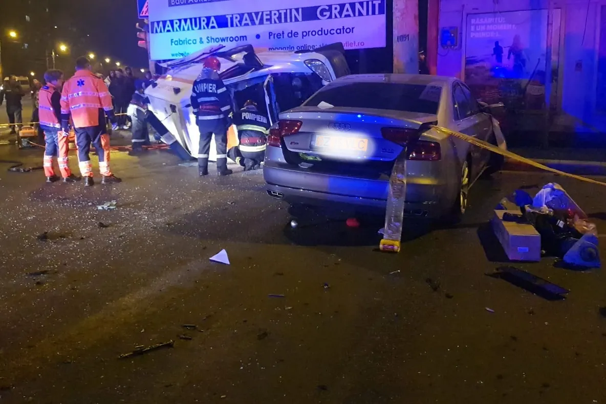 Ambulanță implicată într-un accident în Mehedinți