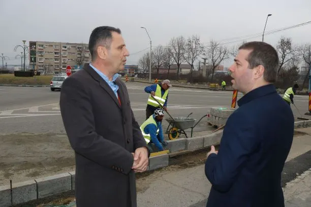Prefectul Cristinel Pavel și viceprimarul Daniel Cîrjan au verificat stadiul lucrărilor de pe bulevardul Tudor Vladimirescu