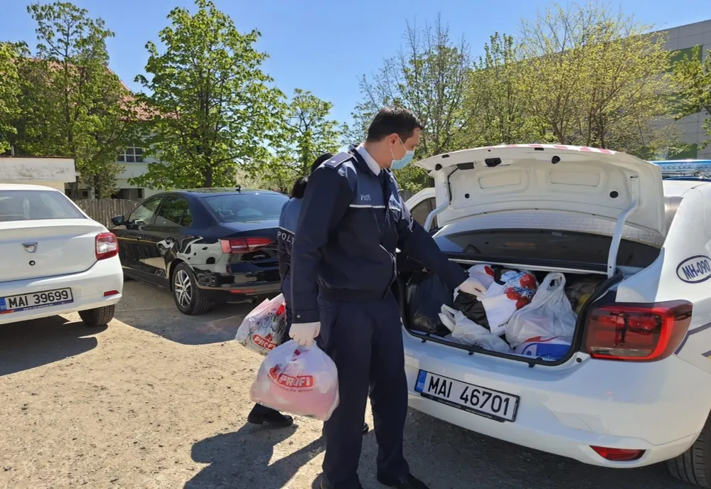 Cadouri de la polițiști pentru copiii dintr-un centru de primire al copilului 