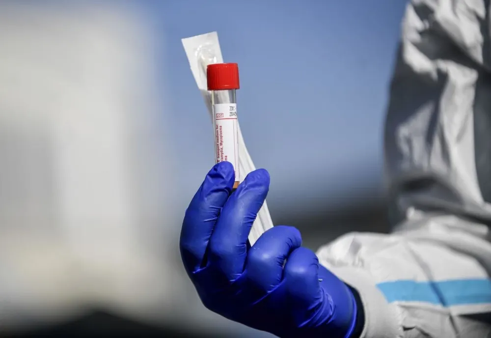 O nouă zi cu peste 1.400 de cazuri noi de COVID. Cum evoluează pandemia în fiecare judeţ