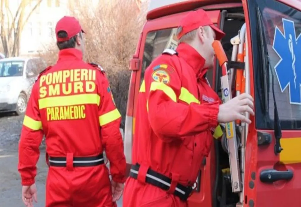 Gorj: Un tânăr din Mehedinţi a intrat cu maşina într-un stâlp, două persoane rănite