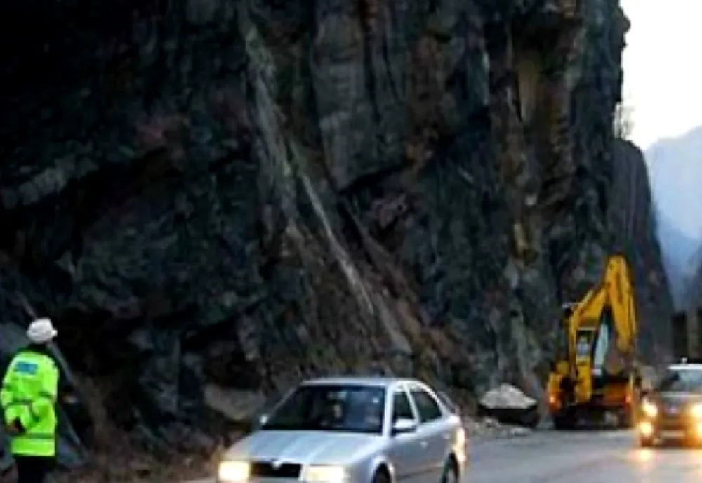 Atenție! Trafic îngreunat pe DN 57, care face legătura între Orșova și Moldova Nouă!