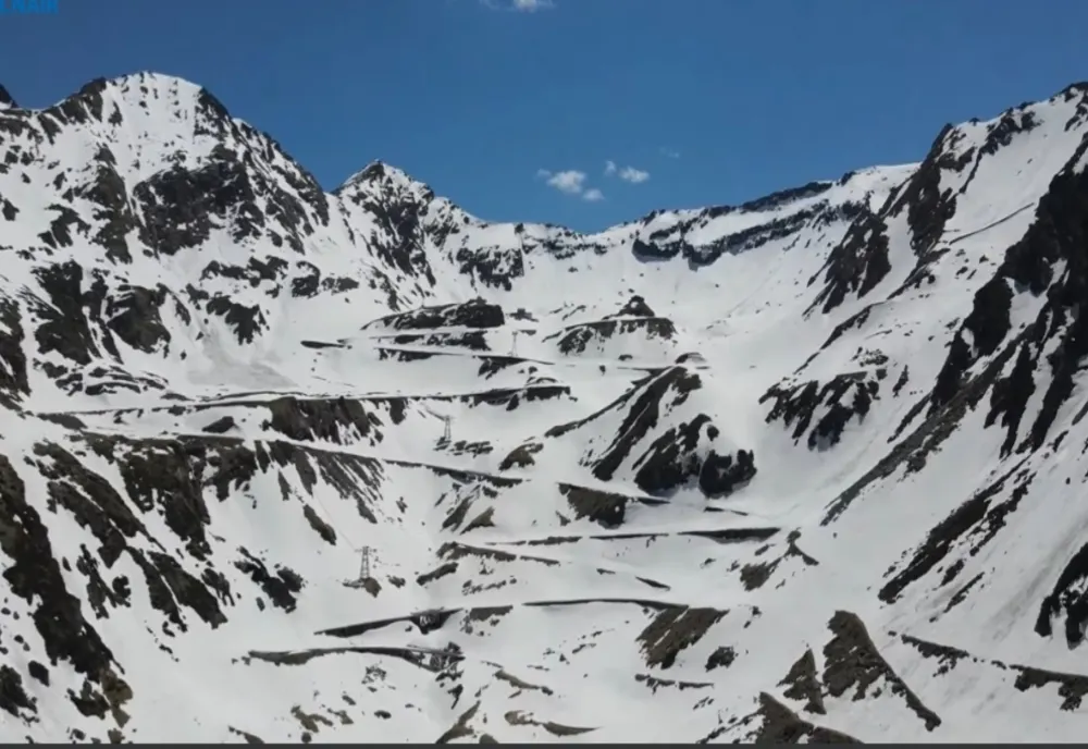 A început deszăpezirea pe Transfăgărăşan