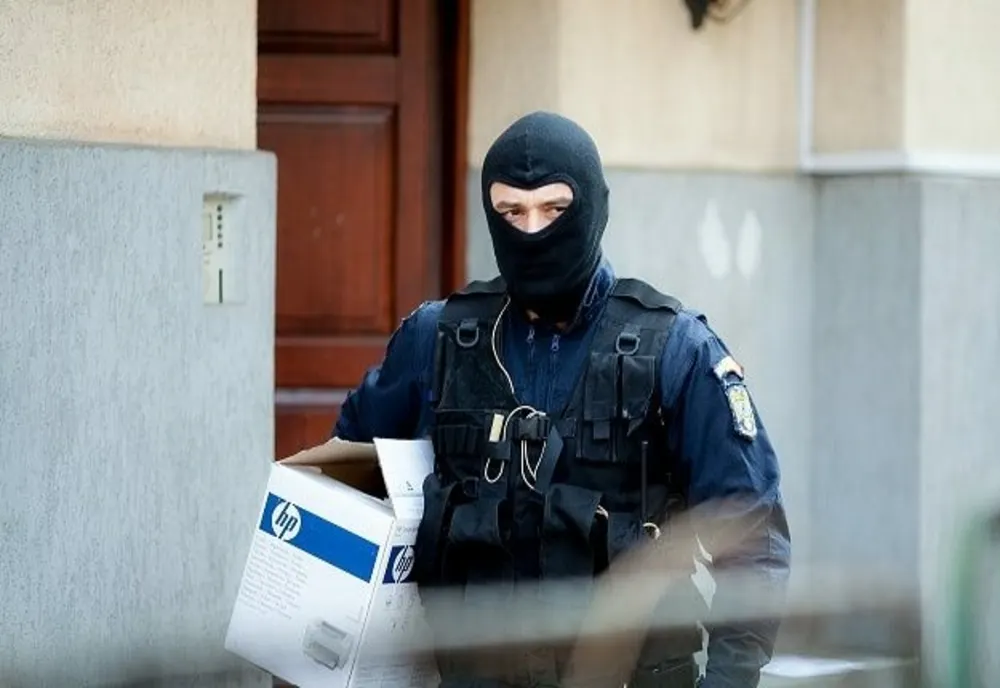 34 de percheziții în mai multe județe