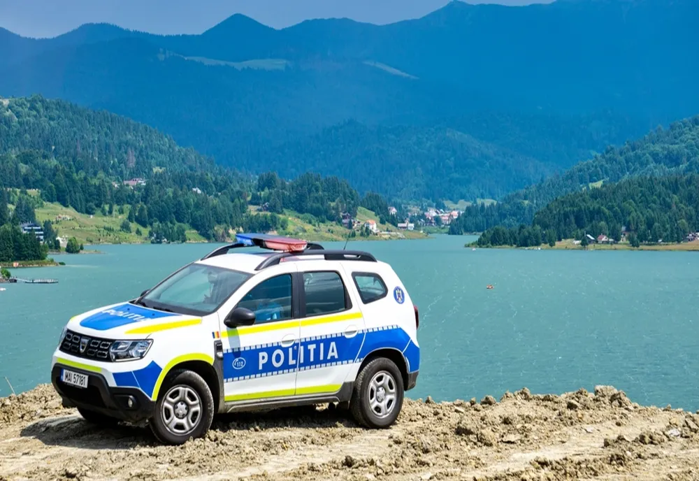 Opt migranţi surprinși pe apele fluviului Dunărea 