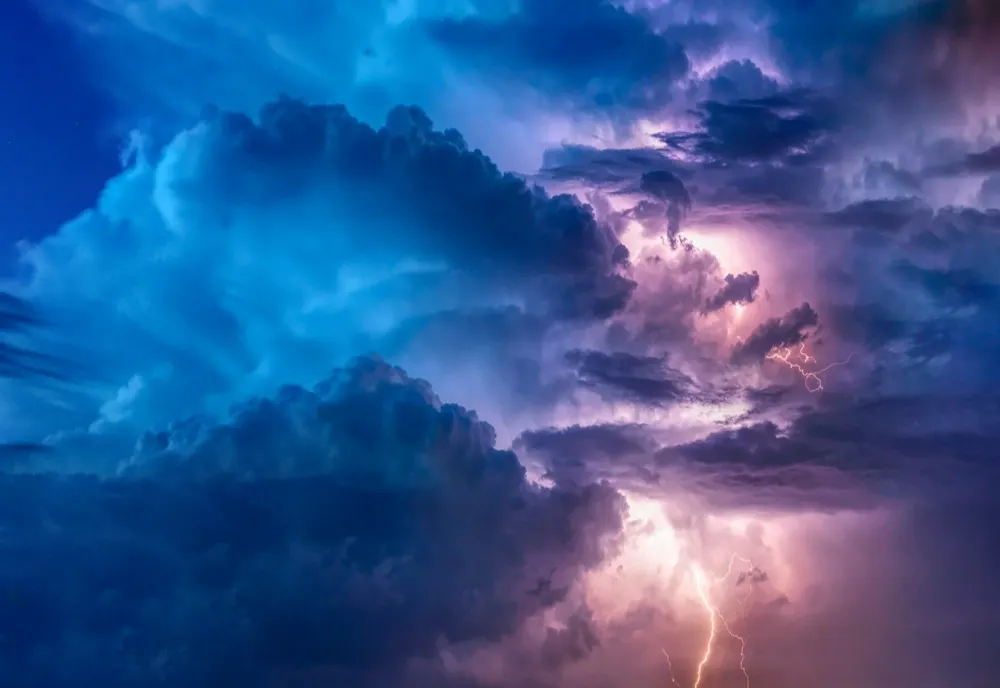 Avertisment meteo: Cod galben de vijelii, ploi torenţiale şi grindină la munte, în 26 de judeţe