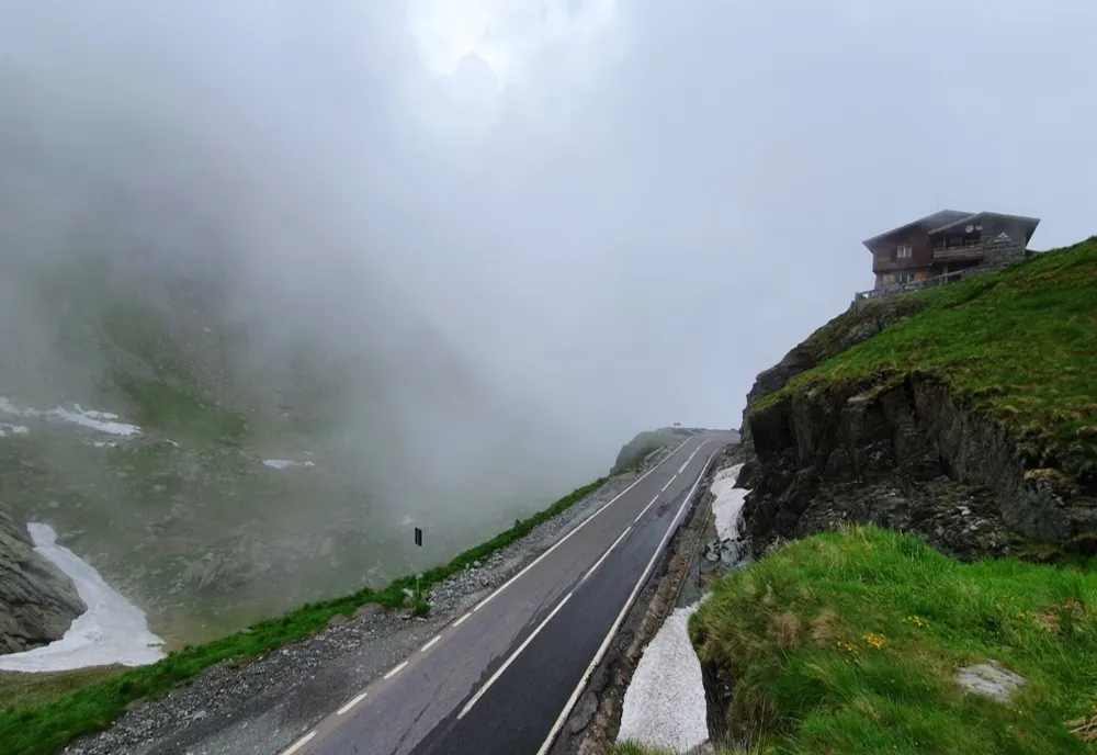 Circulația rutieră pe Transfăgărășan va fi redeschisa miercuri