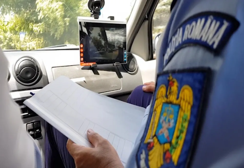 Incident între două eleve minore la un liceu 
