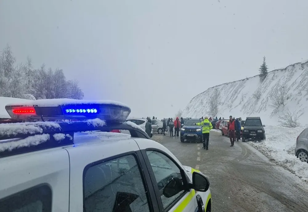 Ninge la Rânca. Acces doar pentru maşinile 4x4 şi cele dotate cu lanţuri