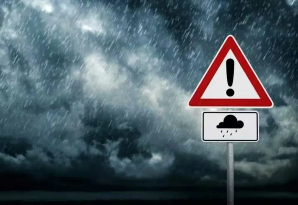 Cod galben de ploaie și polei în București și în mai multe județe. Anunțul meteorologilor