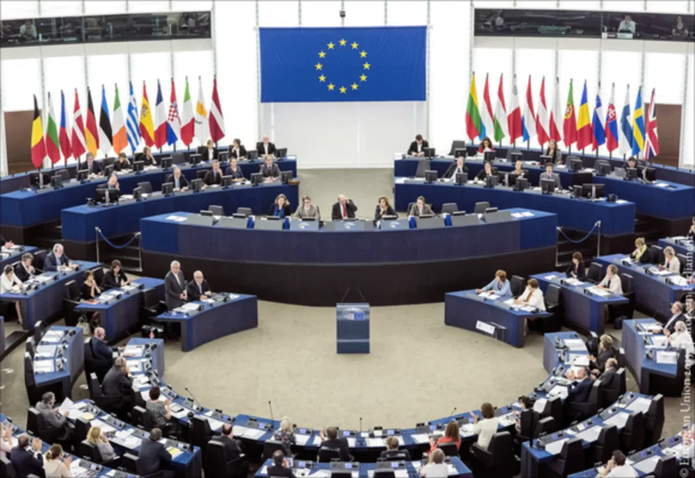 Parlamentul European interzice AI-ul pe dispozitivele de lucru ale eurodeputaților