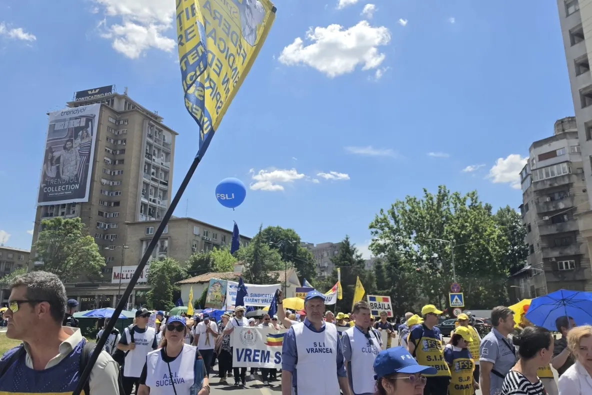 Protest uriaș al profesorilor față de Legea salarizării: dascălii amenință cu blocarea examenelor VIDEO