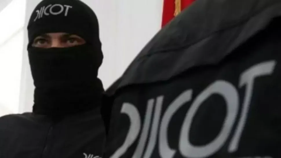 Droguri în școli. Descinderi DIICOT după ce elevi de 15 ani au căzut victime traficanților