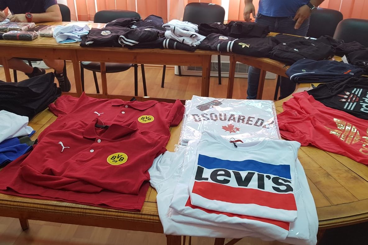 Produse contrafăcute confiscate de polițiștii de frontieră mehedințeni