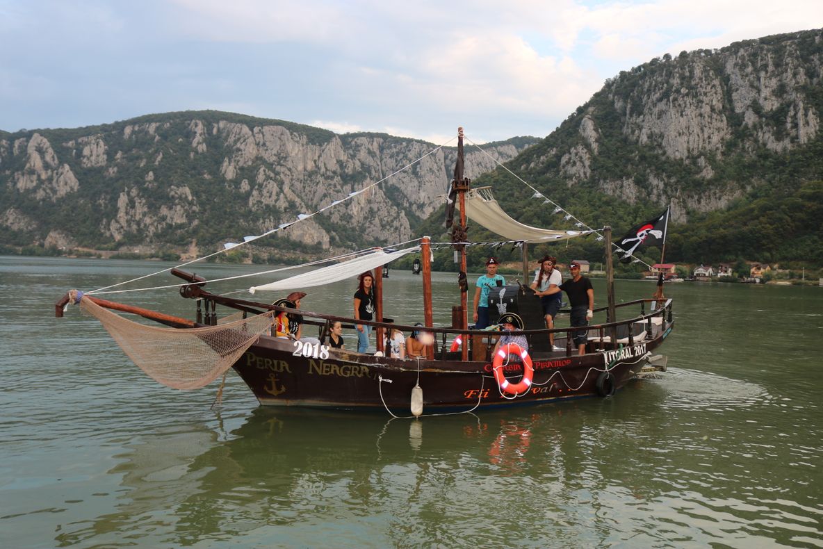 FOTO Corabia de pirați din Clisura Dunării, care uimește turiștii