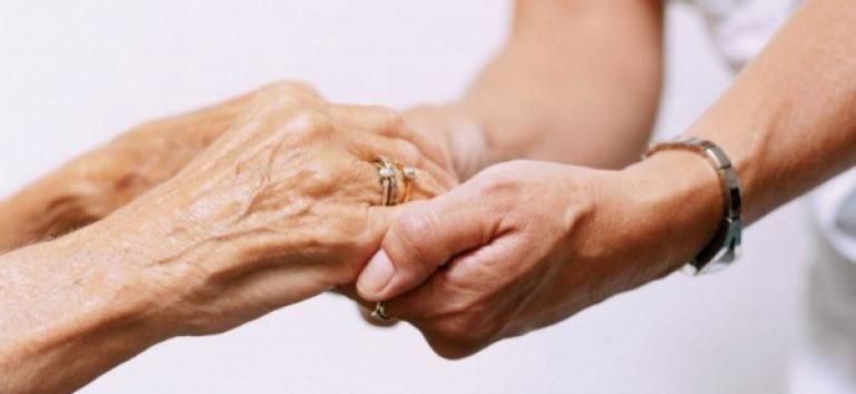 ITM Mehedinţi: Români obligaţi să îngrijească bătrâni în Austria pe salarii mici şi în condiţii grele