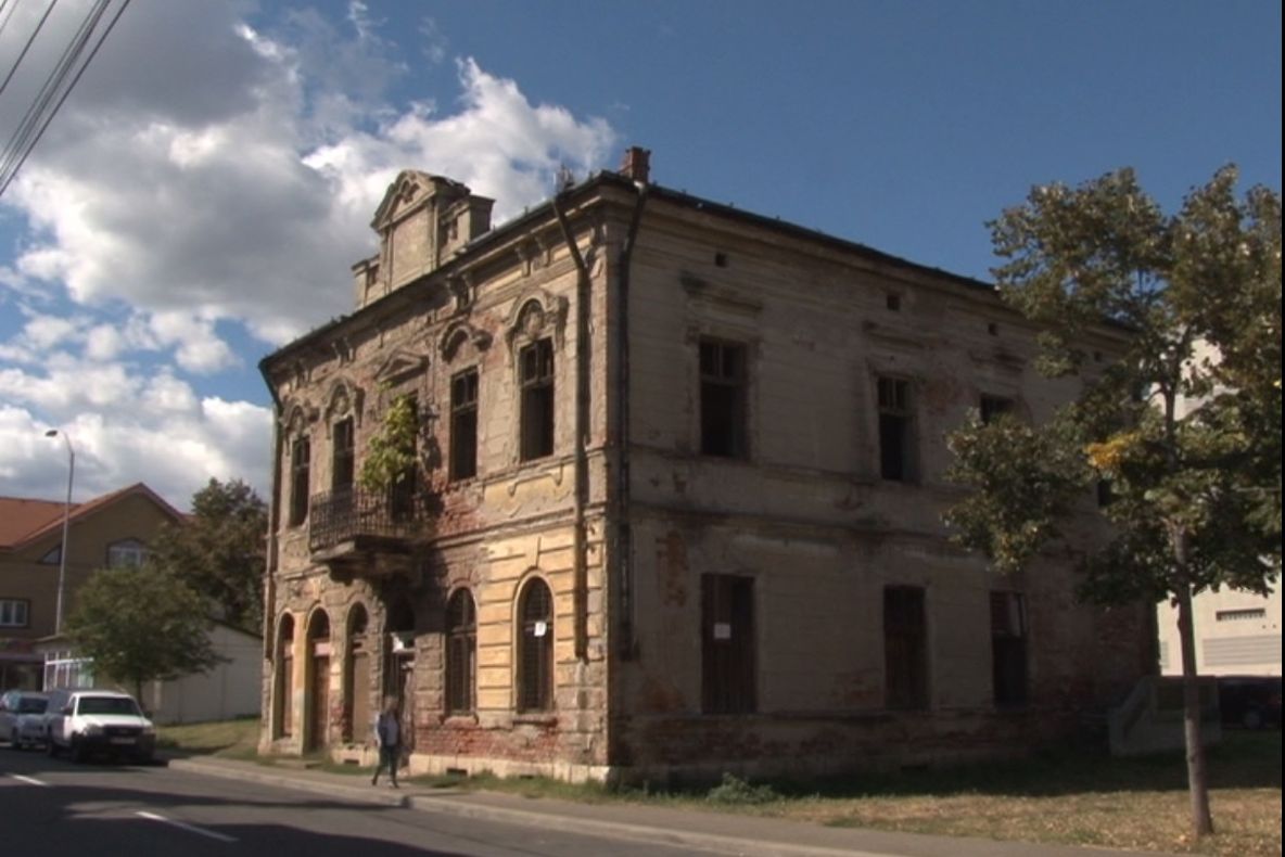 PRIMARIA VREA SĂ SALVEZE „CASA ANGHEL”