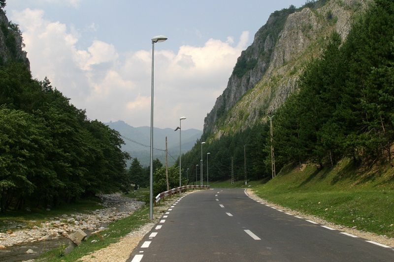 Se modernizează drumul județean 671 E din zona de munte a Mehedințiului