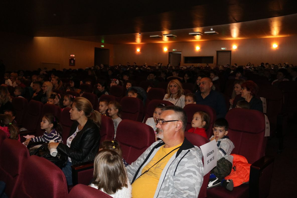 Caravana „Cinema pentru copii” a ajuns în Mehedinți