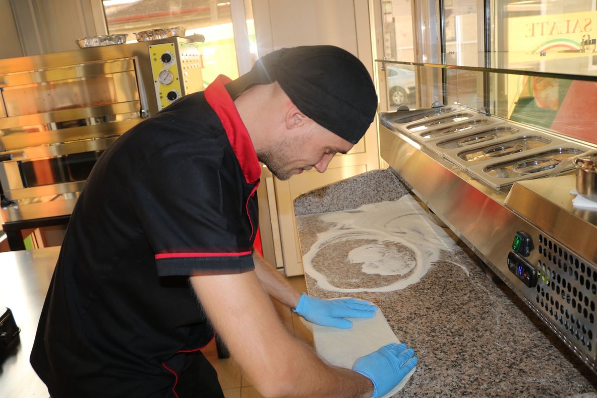 FOTO După 10 ani în care a muncit în Italia s-a întors acasă pentru a investi într-o afacere de familie