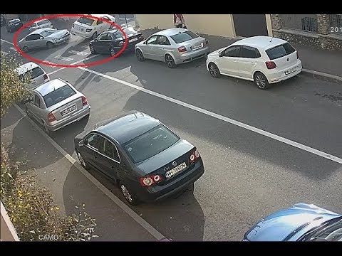TAXIU SPULBERAT LA O INTERSECȚIE DIN SEVERIN. IMPACTUL, SURPRINS DE O CAMERĂ DE SUPRAVEGHERE